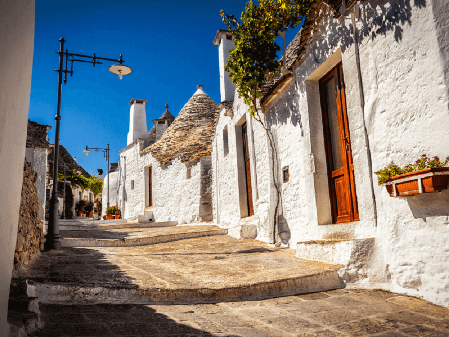 Du lịch Ý ghé ngôi làng thần tiên Alberobello